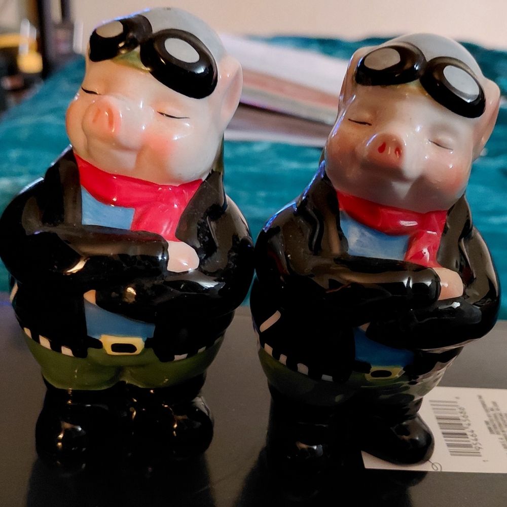 Pilot Pig Figurines with Red Scarves